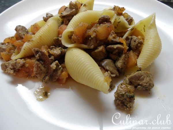 Conchiglie с куриной печенью и зеленью