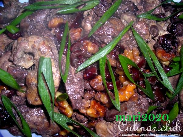 КУРИННАЯ ПЕЧЕНКА С ОРЕХАМИ И СУШЕННОЙ КЛЮКВОЙ