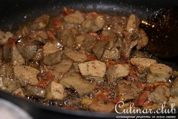 Куриная печёнка с беконом и редисом