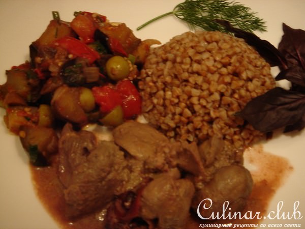Куриная печень со сливами и медом