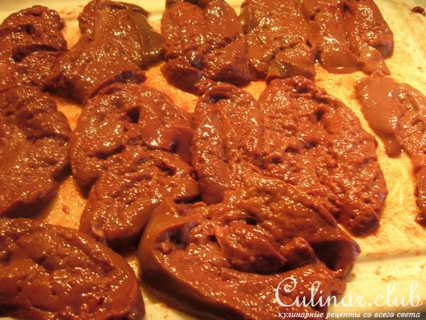 Шницель из печени под винным соусом