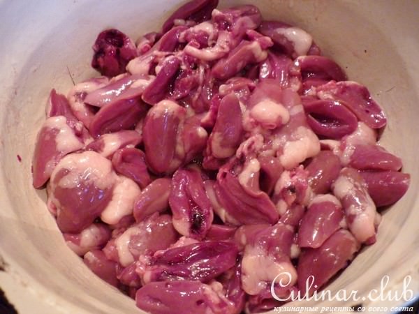 Куриные сердечки с чечевицей