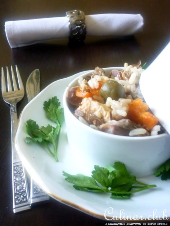 Куриные желудки с рисом и оливками