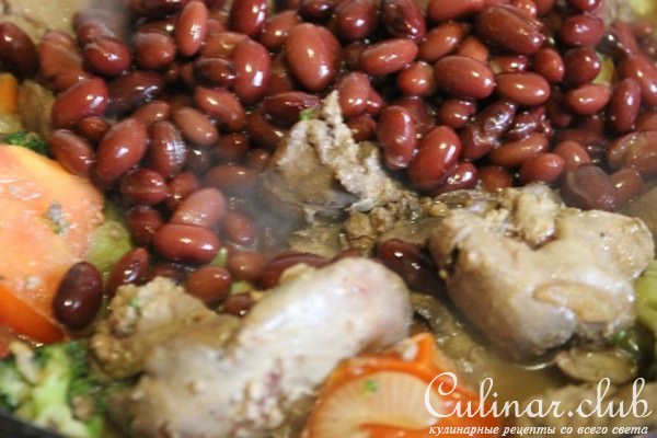 Куриная печень тушеная с овощами