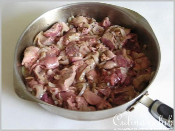 Куриная печень, жаренная с луком и сладким перцем
