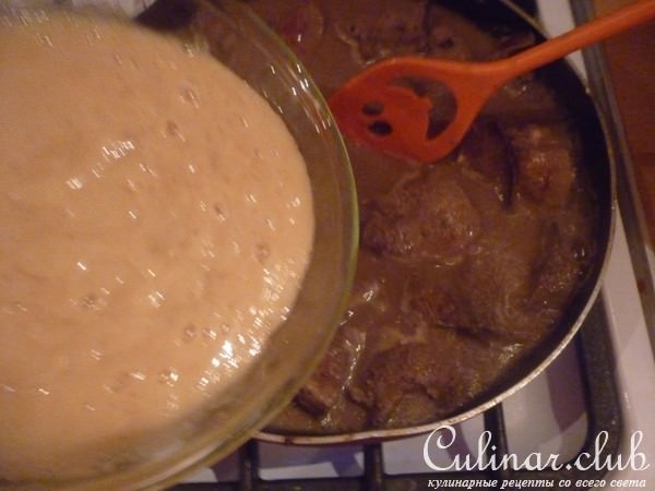 Говяжья печень с банановом соусом