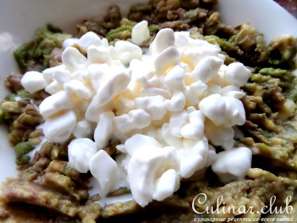 Пикантная закуска из творога и авокадо