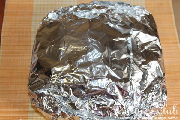 Пикничный хлеб с сыром, зеленью и чесноком