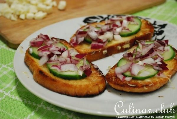 Тосты с сыром и грушами