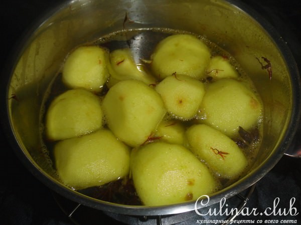 Десерт с кремом шантильи и яблоками "Golden Apples Gisperid"