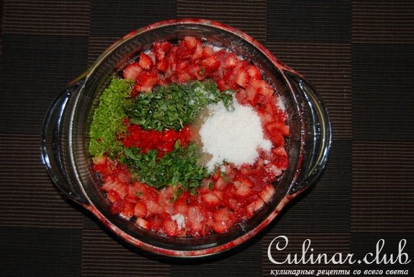 апельсиновый крем с клубничным соусом