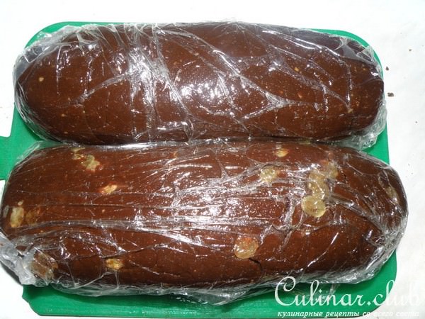 Шоколадный рулет из печенья.