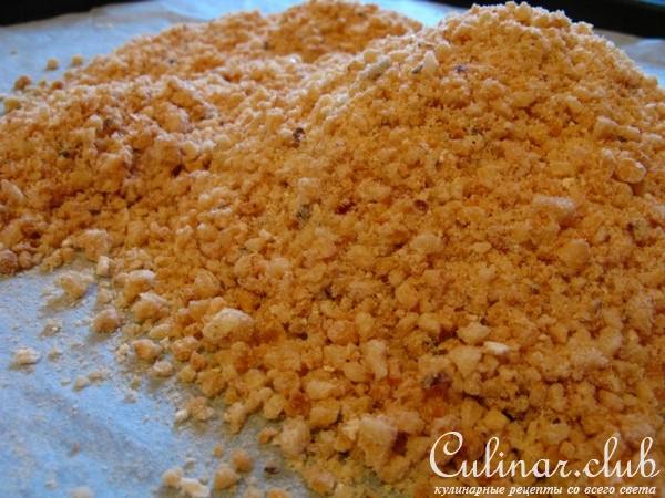 Шоколадные чашечки с клубнично-меренговым десертом