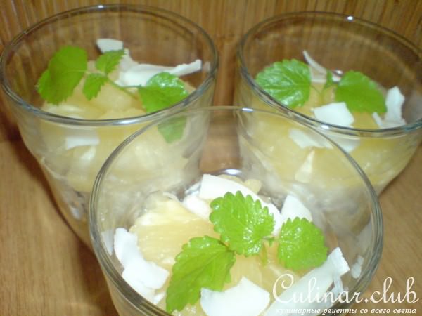 Десерт "Pina-Colada" из кокосового риса и ананаса