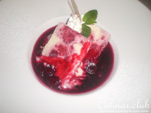 Парфе - Parfait с ягодной начинкой.