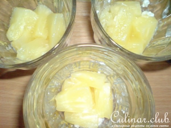Десерт "Pina-Colada" из кокосового риса и ананаса
