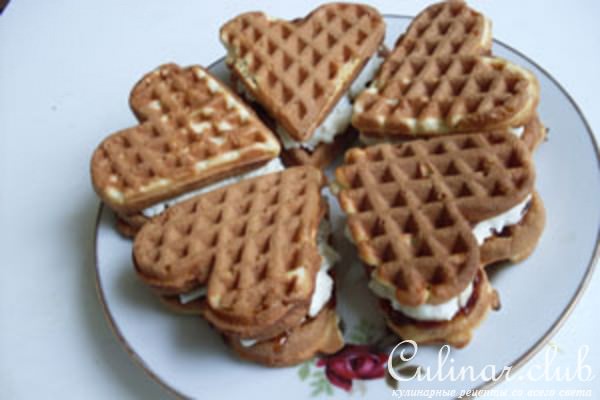 Маленькие пирожные с кремом