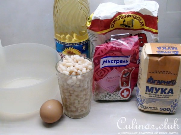 Пончики сладкие дрожжевые, с цельнозерновой мукой и фасолью.