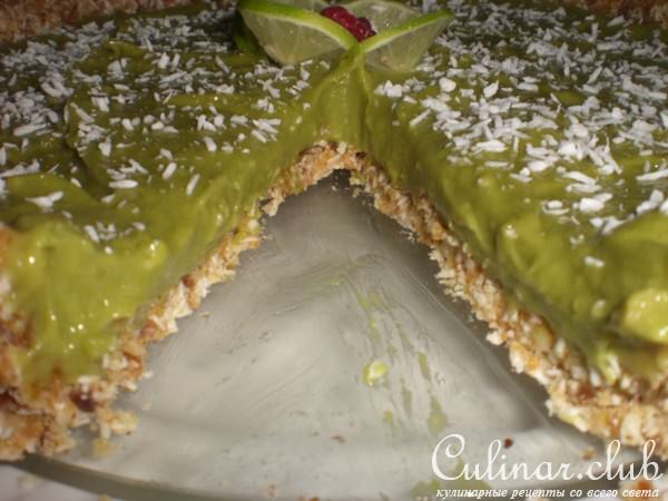 Очень полезный и вкусный авокадо-лаймовый пай без выпечки