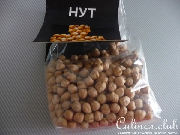 Нахутак с мёдом и сахарной пудрой