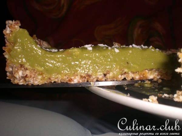 Очень полезный и вкусный авокадо-лаймовый пай без выпечки