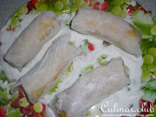 Бананы, жареные в рисовой бумаге, с кокосово-карамельным соусом