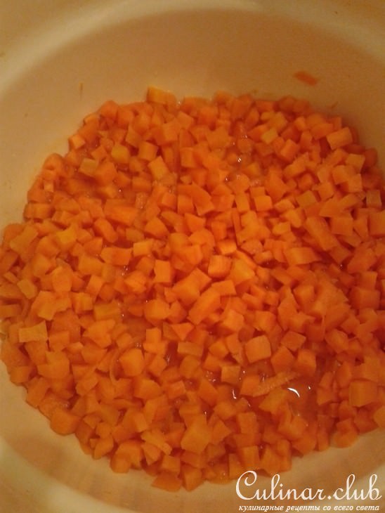 Десерт из моркови, яблок и чернослива со сливками