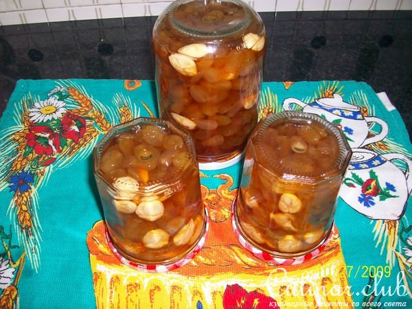 Виноградное варенье с миндалем.