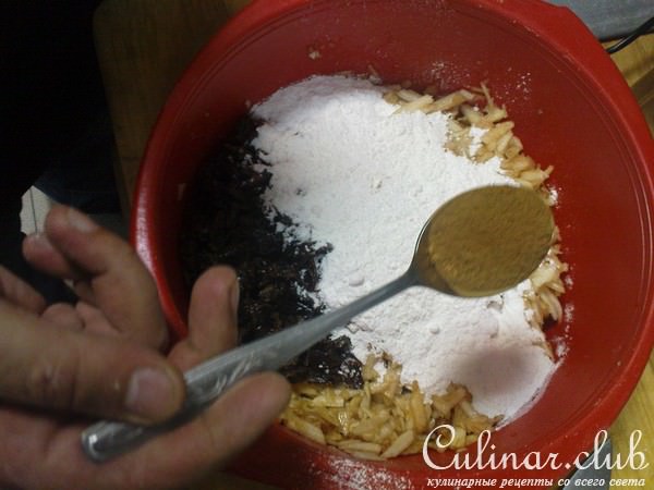 Штрудель яблочный с изюмом