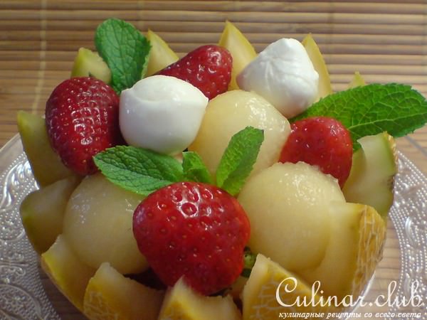 Клубника с Моцареллой в дыне