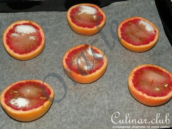 Грейпфрут, запеченный под карамельной корочкой.