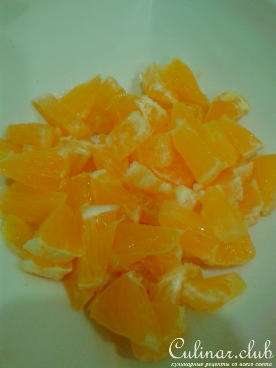 Десерт из моркови, яблок и чернослива со сливками
