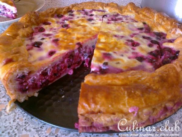 Пирог с красной и черной смородиной