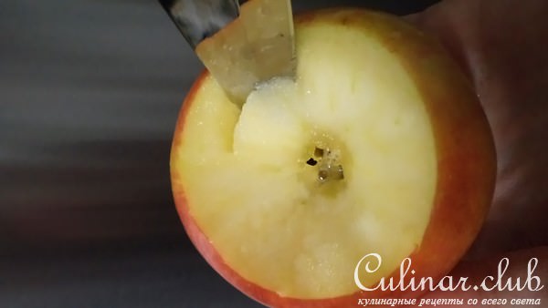 Яблоки, фаршированные творогом, с брусничным соусом DARBO и шоколадом!