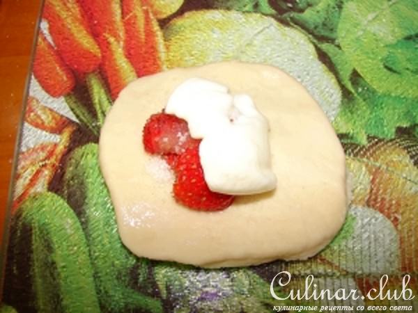 Вареники с клубникой и йогуртом (тесто на йогурте)
