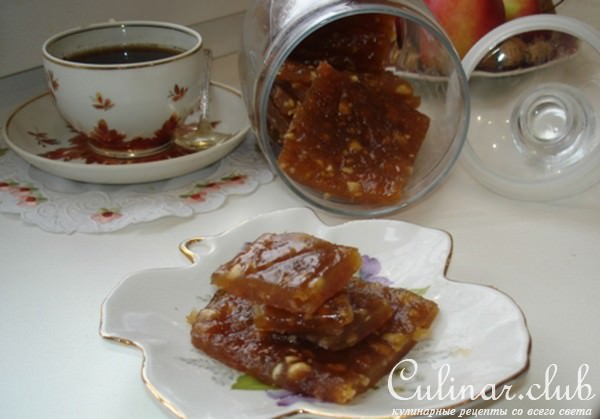 Яблочная пастила с орехами.