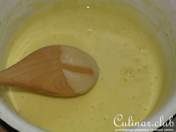 Карамелизированная клубника под соусом "Муслен"