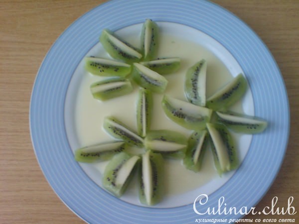 Маринованные киви с безе