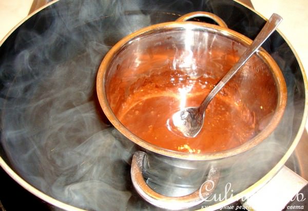 Пикантное мятно-шоколадное фондю с вишнями,шоколадным печеньем и ананасами