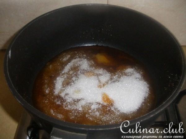 Шоколадно-карамельный торт-мусс с грушами