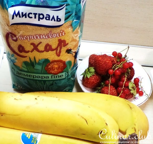 Банановый сэндвич с нежным творожно- клубничным кремом!.