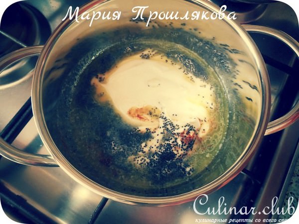 Сырники с изюмом и маковым соусом