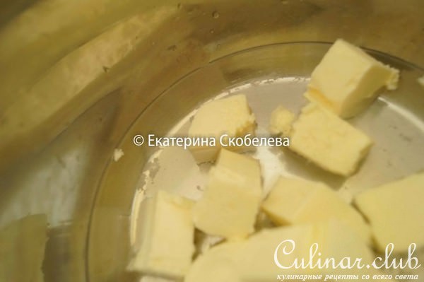 Эклеры с воздушным творожной начинкой и глянцевой шоколадной глазурью