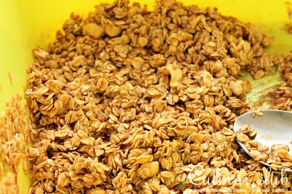 Завтрак с облегченной домашней гранолой и дынными шариками
