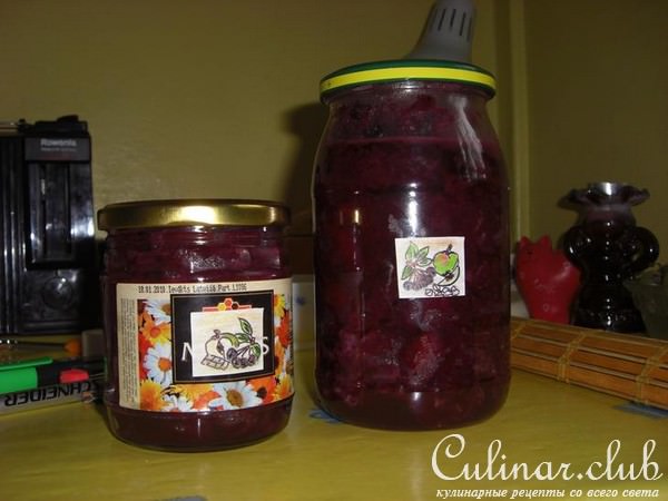 Варенье яблочное с аронией и белым шоколадом.