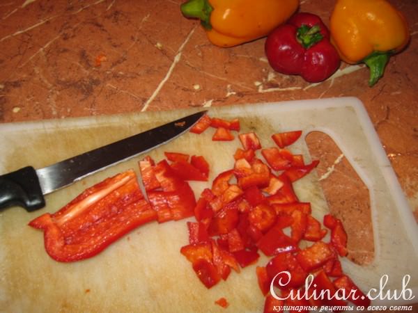 Картошка с грибами и мясом в горшочках