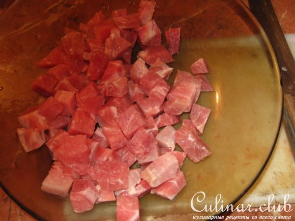 Картошка с грибами и мясом в горшочках