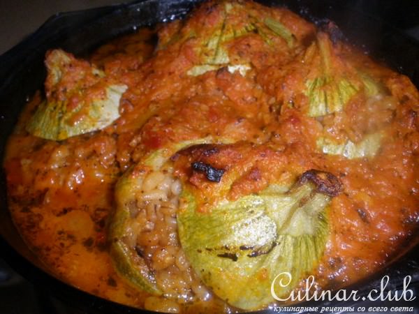 Кабачки, фаршированные перловкой