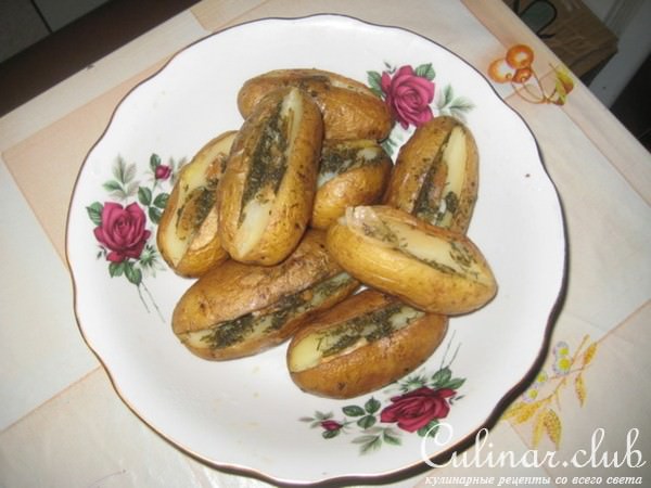 Запеченый свежий картофан.