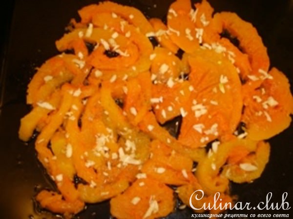 Тыква запеченная с чесноком и сыром